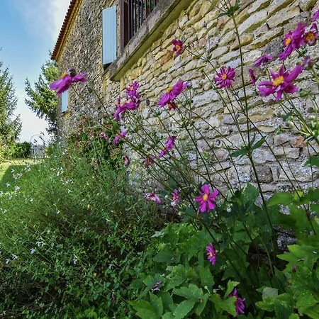 Holiday Home Loubejac Near Dordogne, Cleaning Included Prázdninový dům *