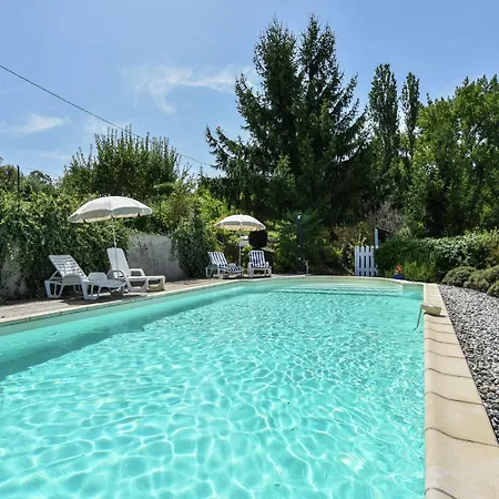 Holiday home Traditional With Pool, Cleaning Included Loubejac